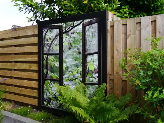 Fotogeschenk tuinposter op frame ook bekend als schuttingposter, balkonposter of buitencanvas.