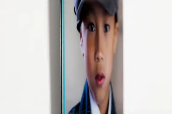 De vaklab fotoafdruk wordt verlijmd tussen 3 mm acrylaat en 3 mm dibond.