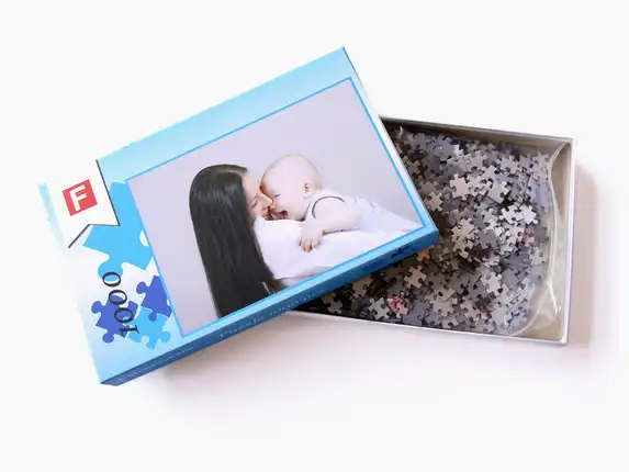 Fotopuzzel 1000 48x68 cm wordt geleverd met sterke doos met eigen opdruk en losse stukjes in de doos.